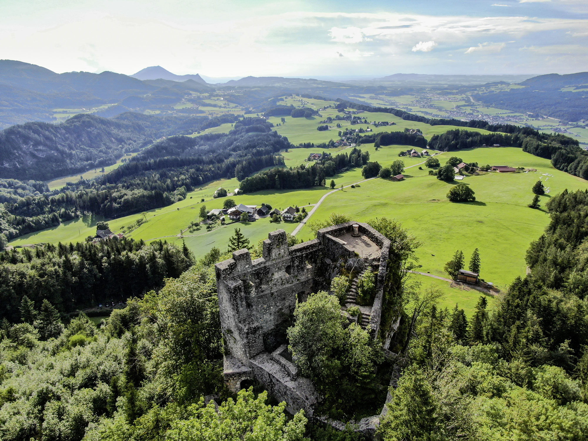 RuineWartenfelsThalgaueggblick(c)Fuschlseeregion